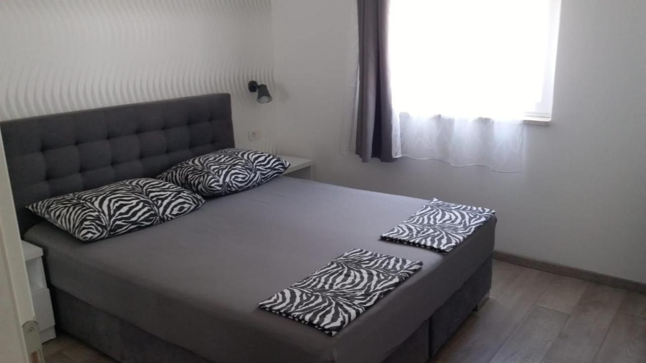 Apartment Mira II Drasnice Esterno foto