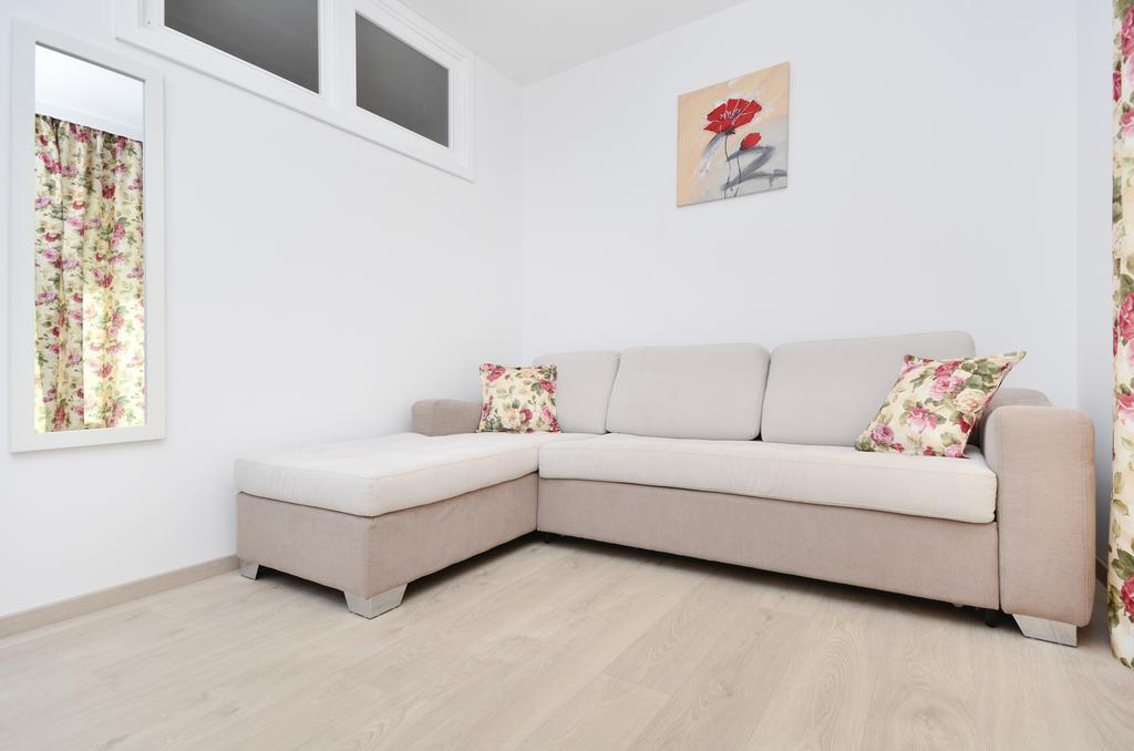 Apartment Mira II Drasnice Esterno foto